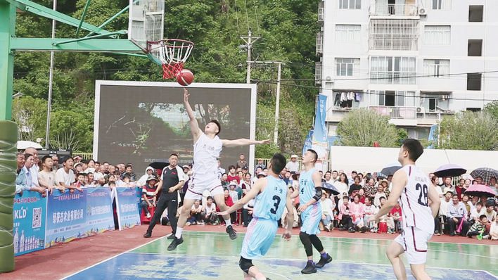  万州和美乡村篮球赛开幕