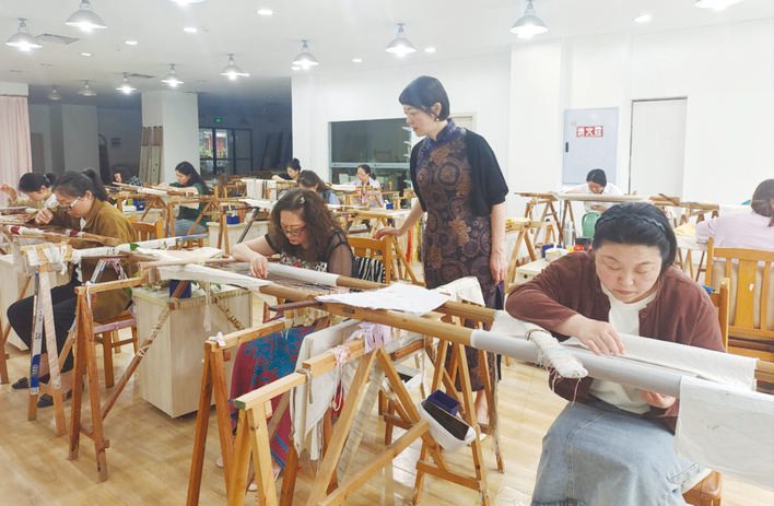 针功夫绣出“指尖经济”
