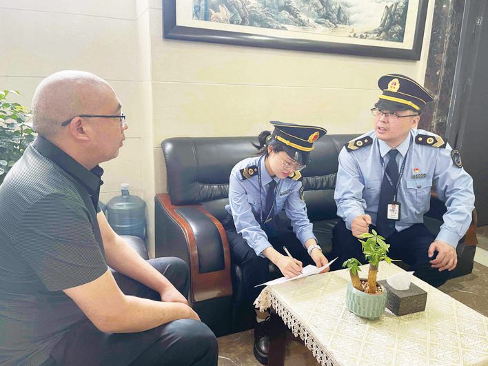  万州持续优化行政执法方式织就双重保障网