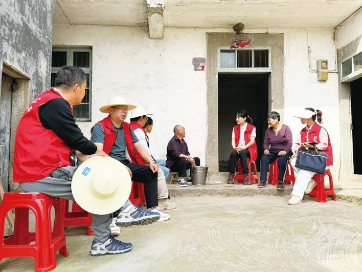 重岩村里焕新颜