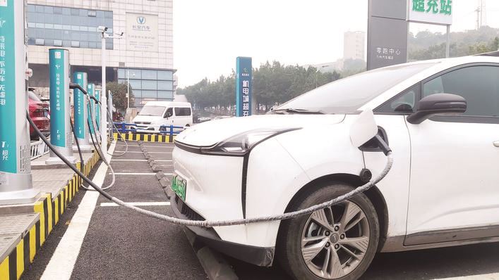  万州织密城区超充站网络  今年已建成超充站六个、在建二十二个