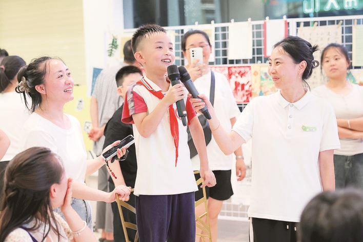  万州区举办“弘扬新风共奋进·传承文明我先行”文明家风展演活动