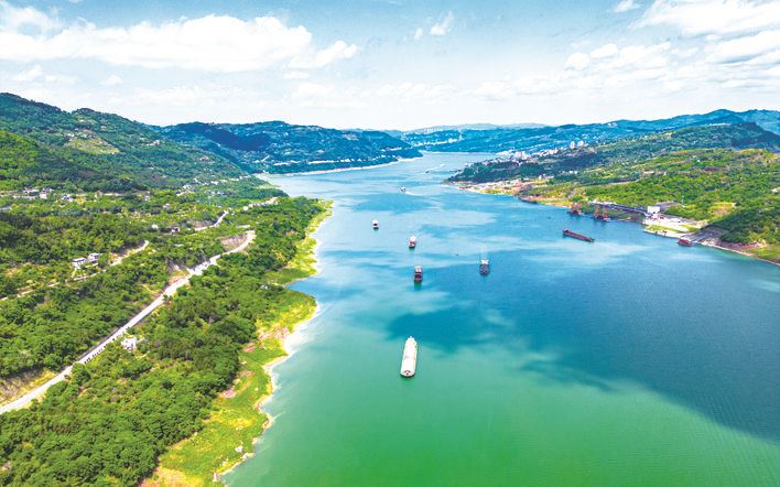  绿水青山映平湖  ——“两山”理念的万州实践