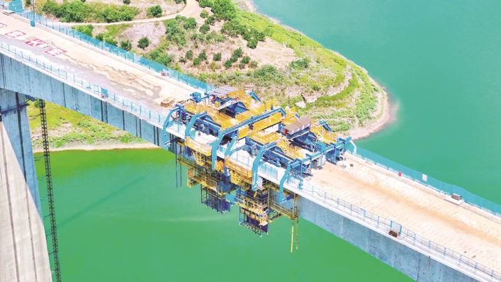  又迎新进展！新渝万高铁两座特大桥成功合龙