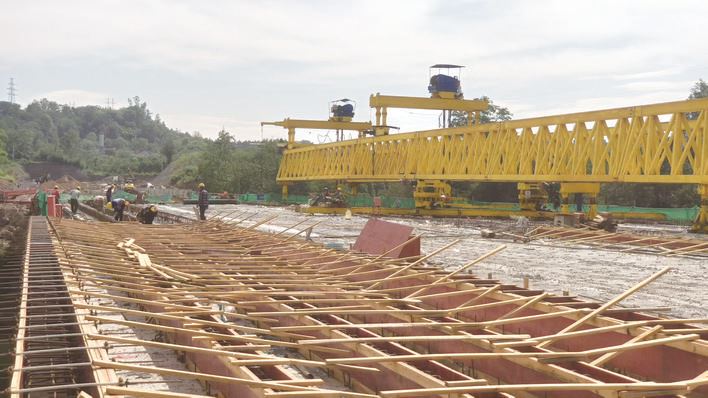  万忠路东西段二期道路工程完成形象进度超65%