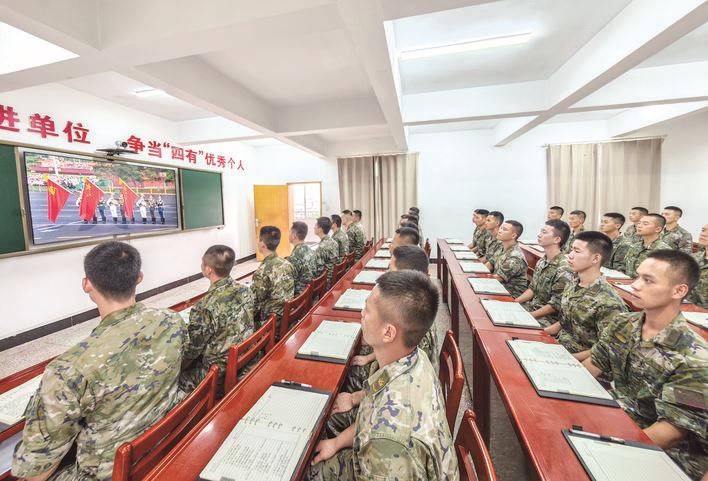  铭记伟大历史胜利 凝聚民族复兴力量  ——万州社会各界收看纪念中国人民抗日战争暨世界反法西斯战争胜利80周年大会