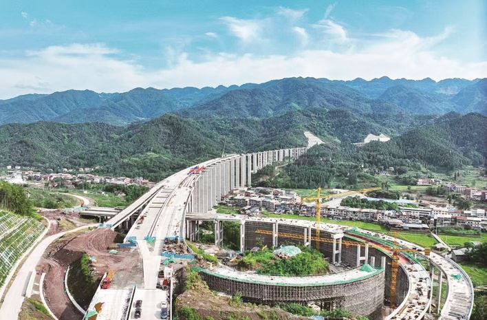  万州：加快建设全国综合交通物流枢纽