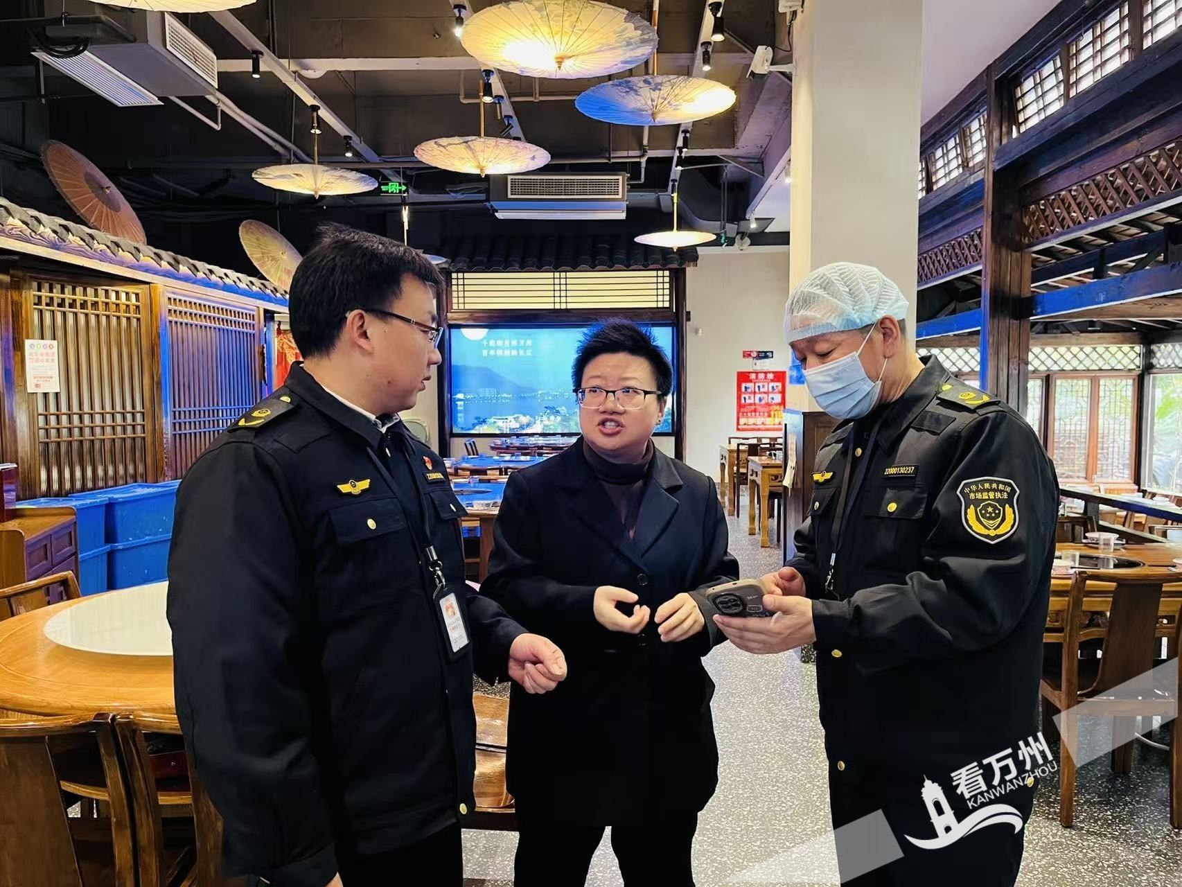 新规落地护民生 监管赋能守食安 万州餐饮服务连锁企业安全监管更规范