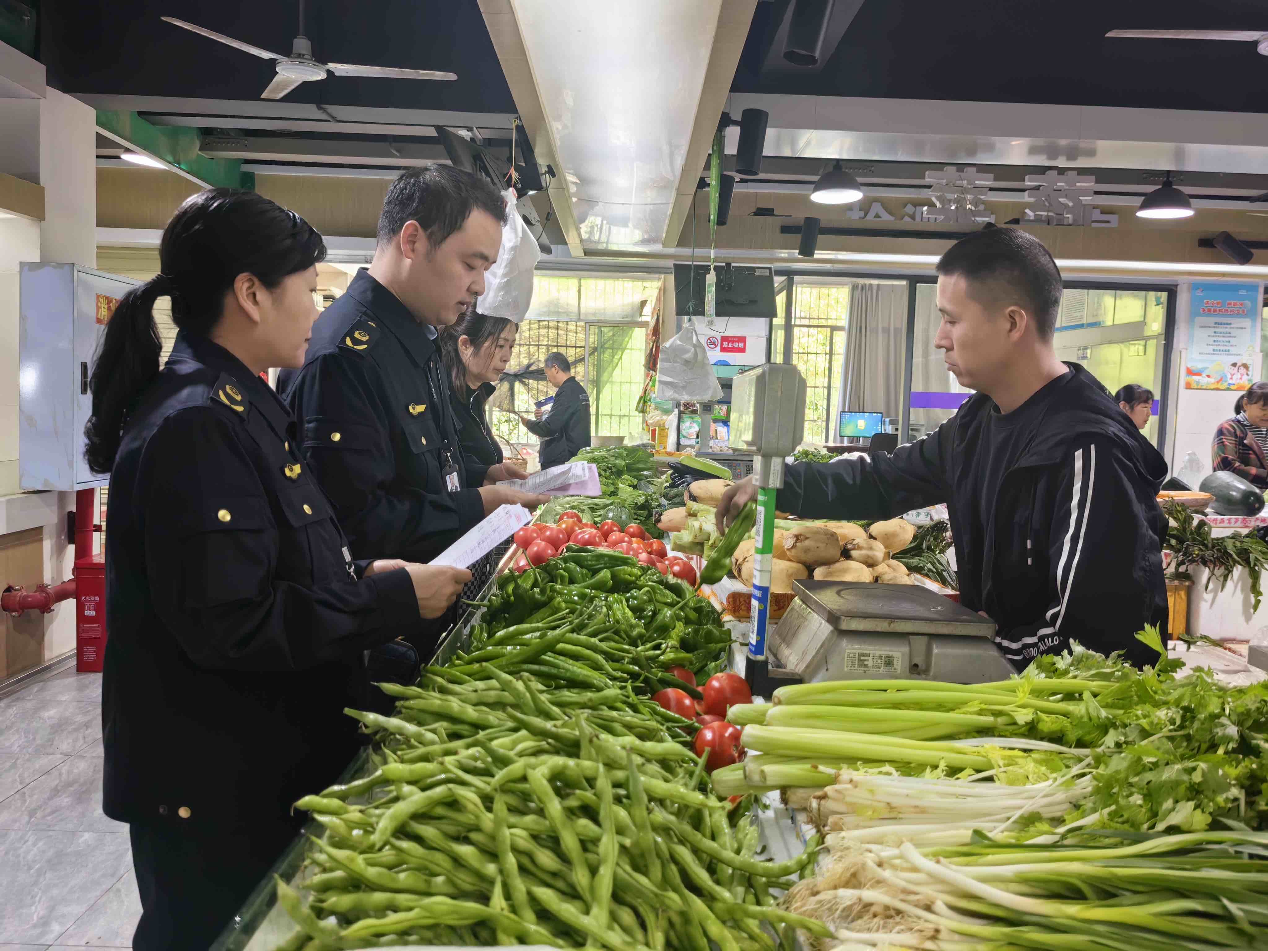 万州深耕农贸市场秩序整治 擦亮城市文明消费窗口