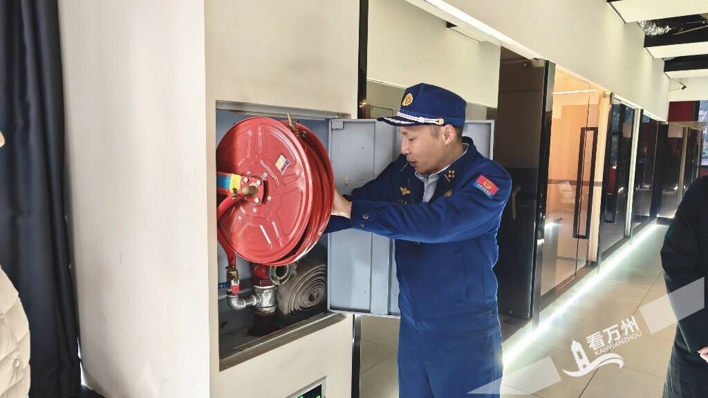 万州开展“蓝盾1号”集中夜查行动 精准排查整治消防安全隐患
