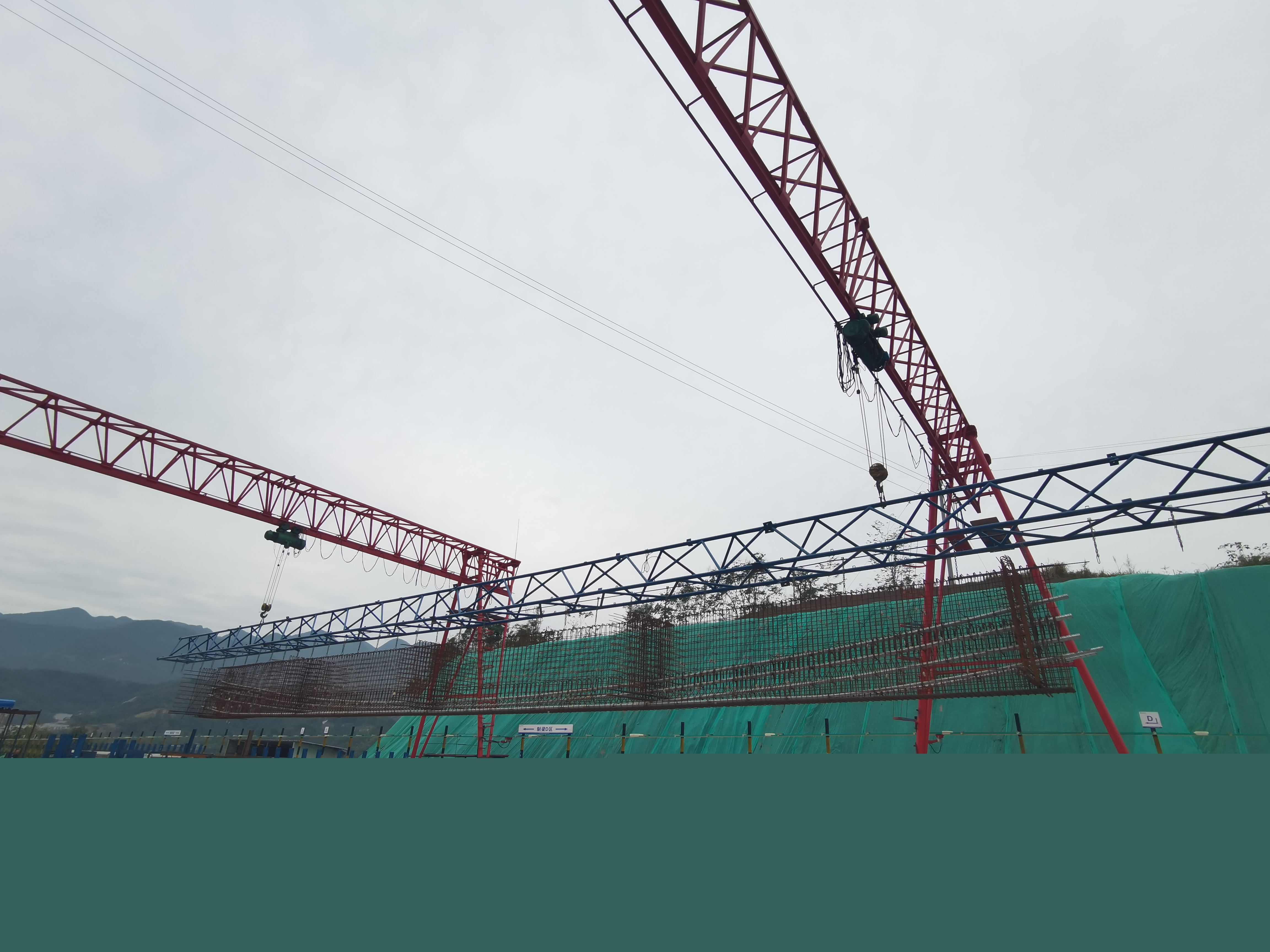  万开达高速F标1号梁场T梁预制任务全面告捷  为项目主线贯通奠定坚实基础，全线建设取得重要进展