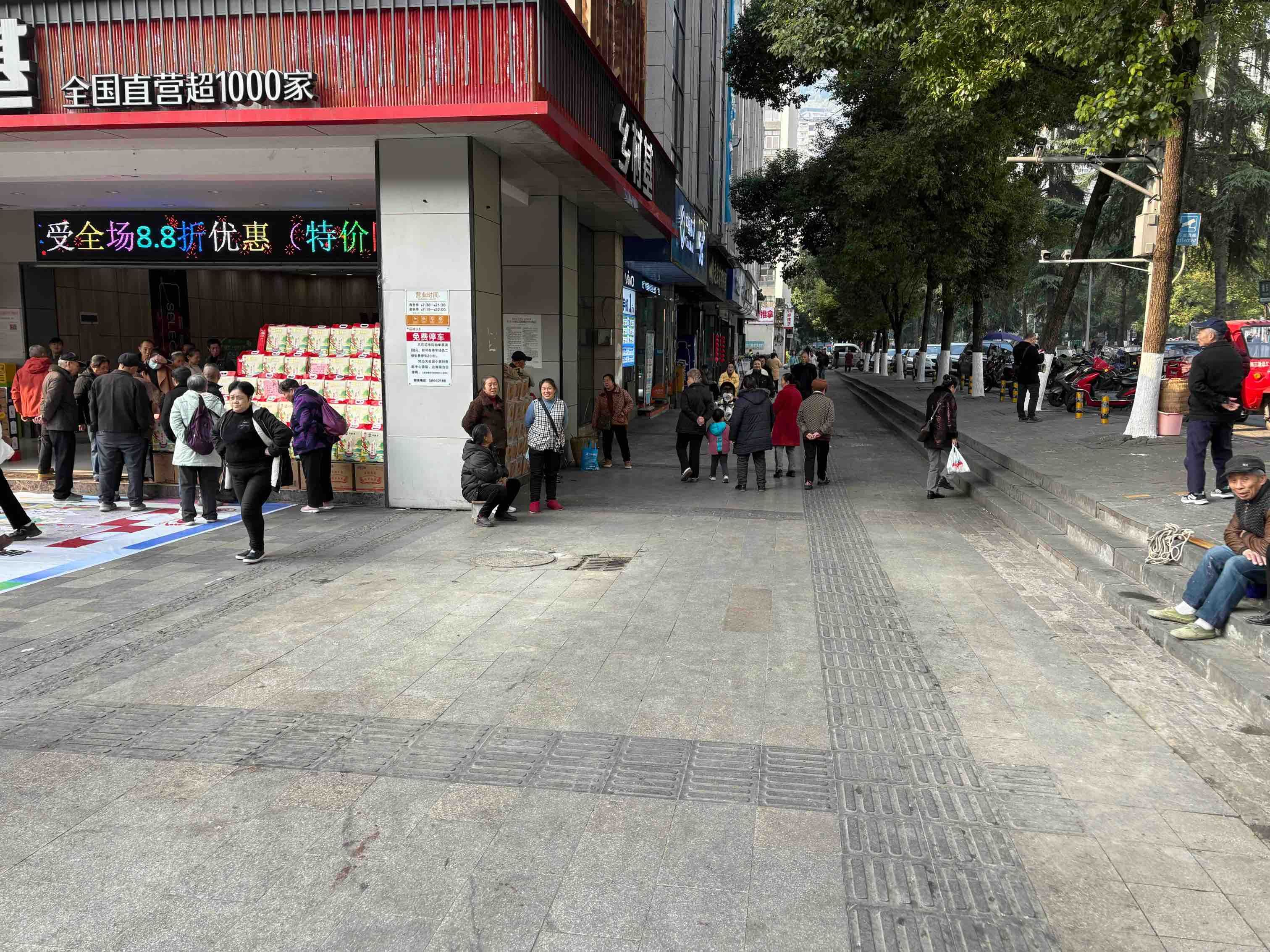  从“脏乱堵”到“洁净畅”的蜕变——万州区钟鼓楼街道“疏堵结合”破解占道经营治理难题