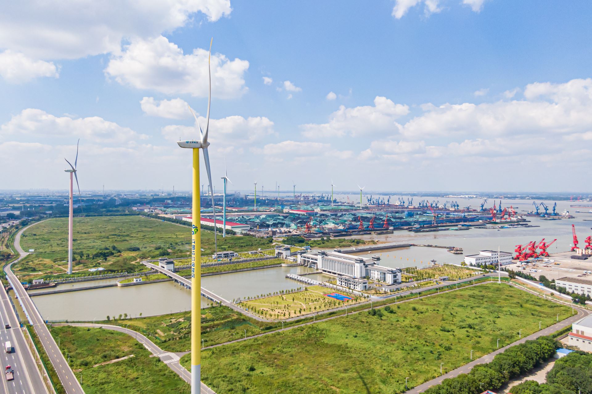  江阴滨江村 “夹缝”逆袭守护长江岸线“生态明珠”