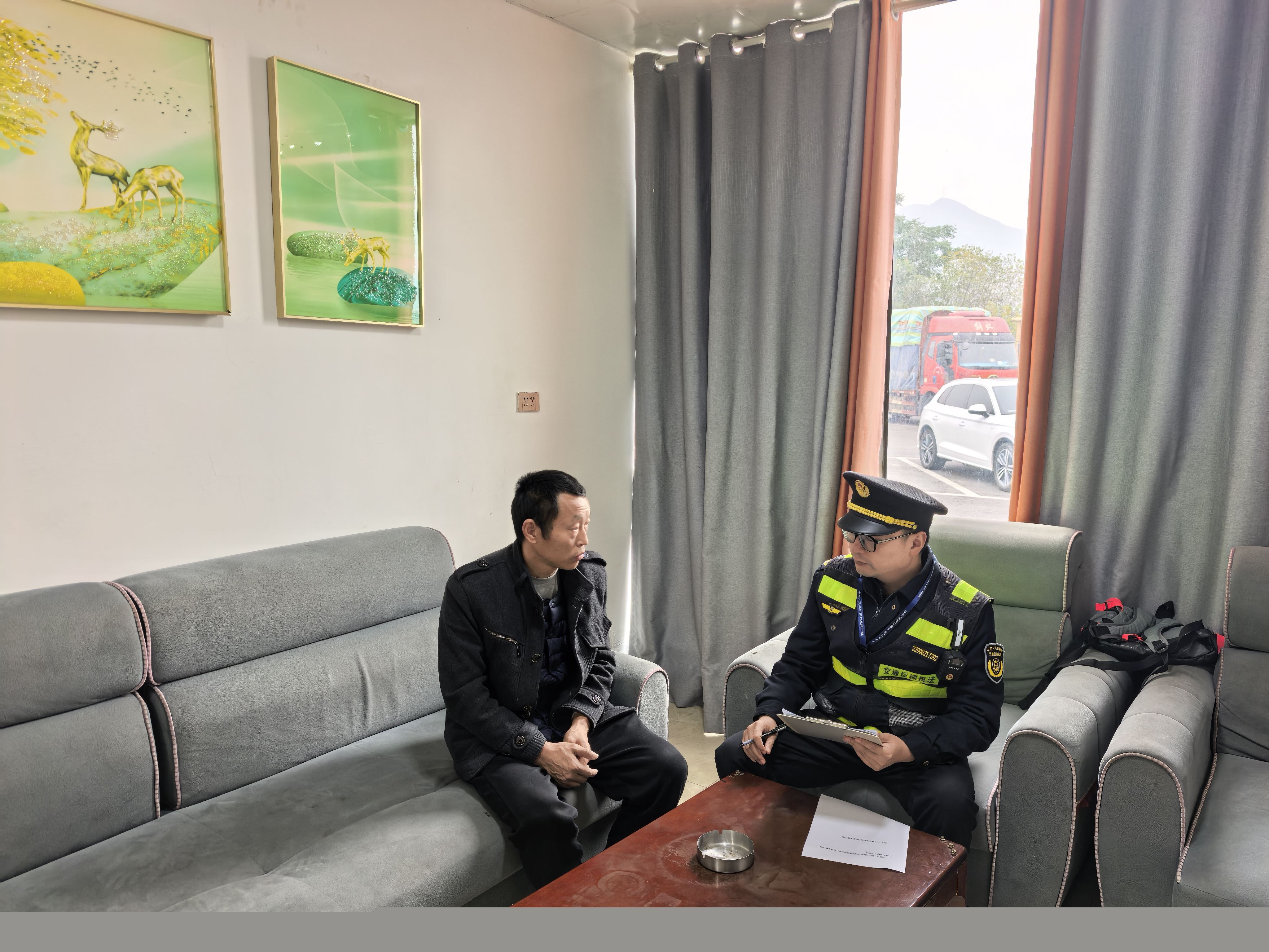 “三峡之巅”火爆出圈!重庆交通执法总队高速二支队三大队奏响暖心服务主旋律