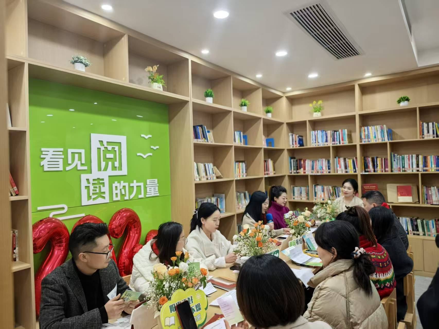  时光为笺品书香 万州青年读书会点亮冬日