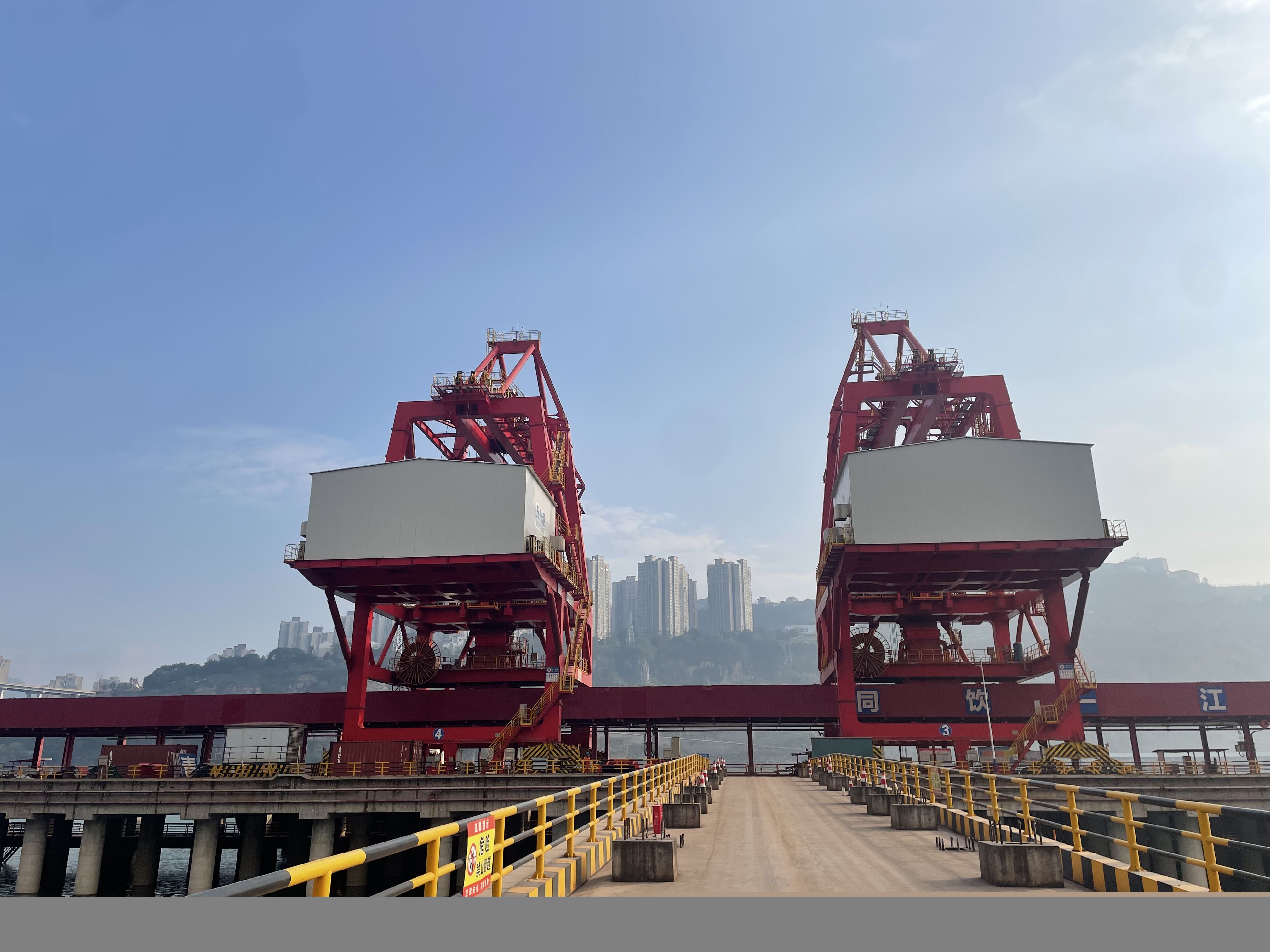  提升综合交通物流枢纽服务效能 扩大高水平开放