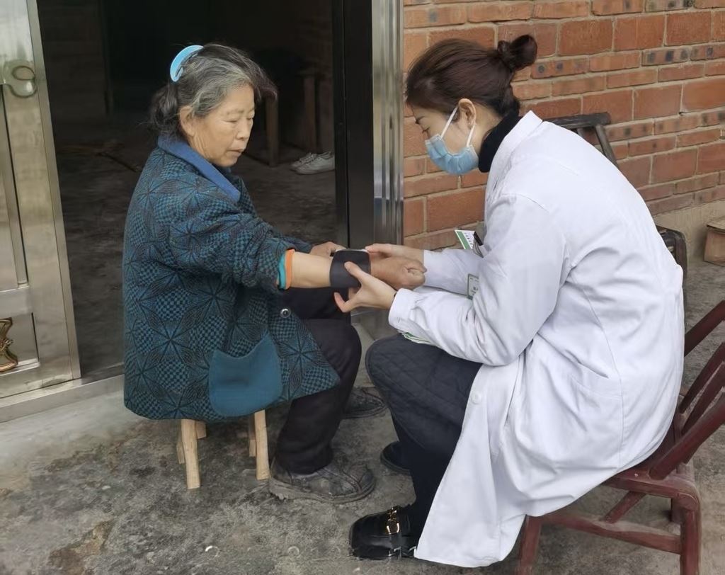  代表委员风采｜张小英：扎根山乡的“健康守门人”