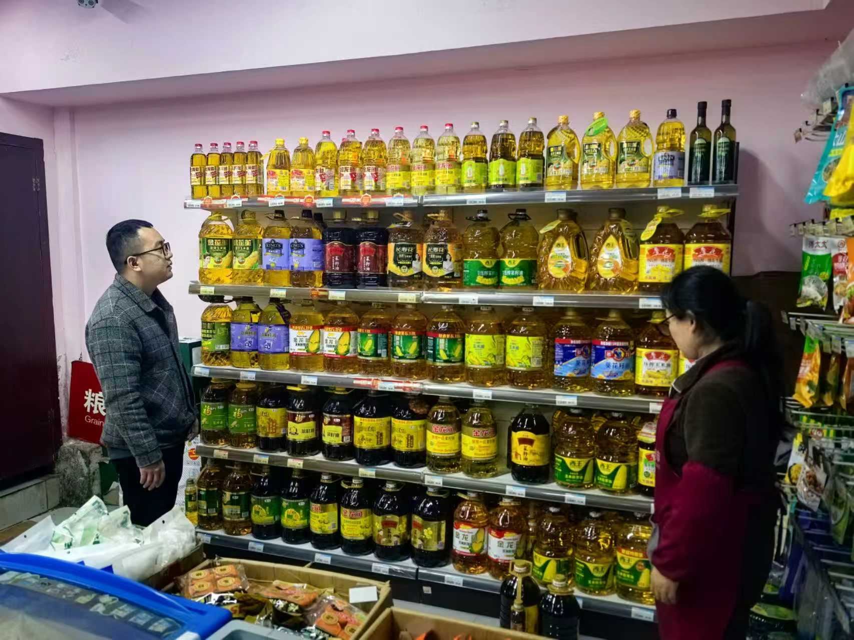  郭村镇：用心守护“米袋子”“菜篮子” 让群众吃得安心买得实惠