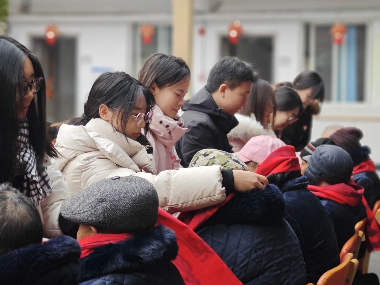  情暖敬老院 青春显担当 万州西部计划志愿者开展敬老志愿服务