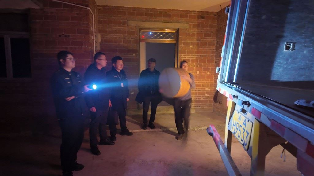 万州查处一民房非法储存烟花爆竹案 查获273件涉案物品