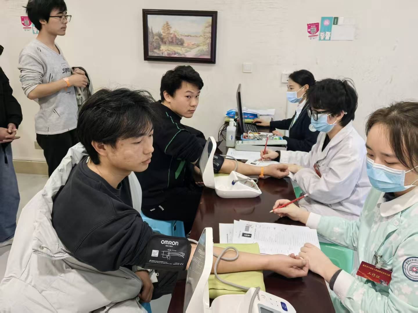 青春报国正当时!万州近600名大学生参加专场征兵体检