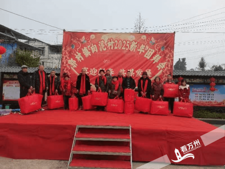 万州:400位老人赴宴 幸福满溢暖寒冬